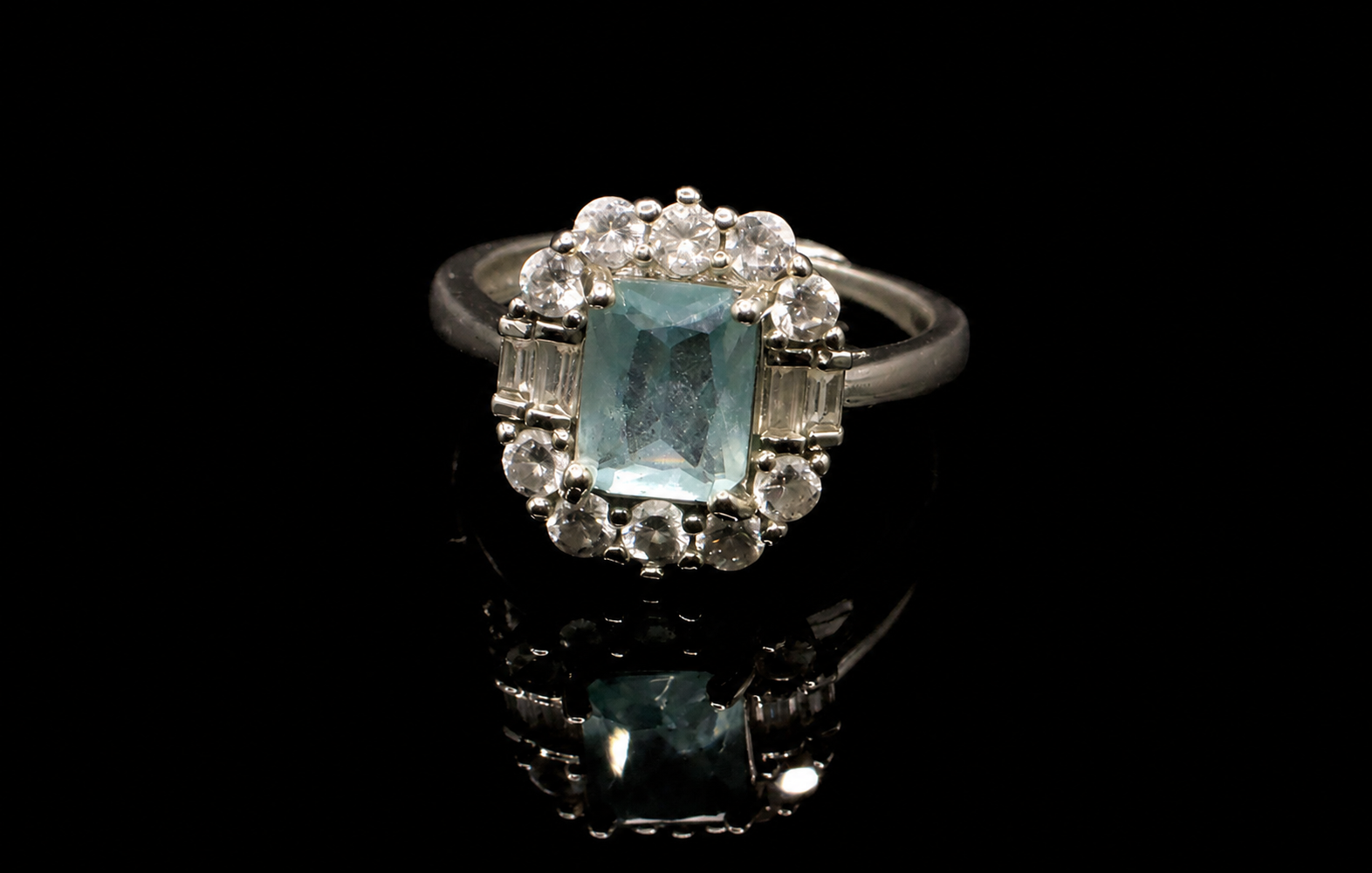 Glacial Halo Ring
