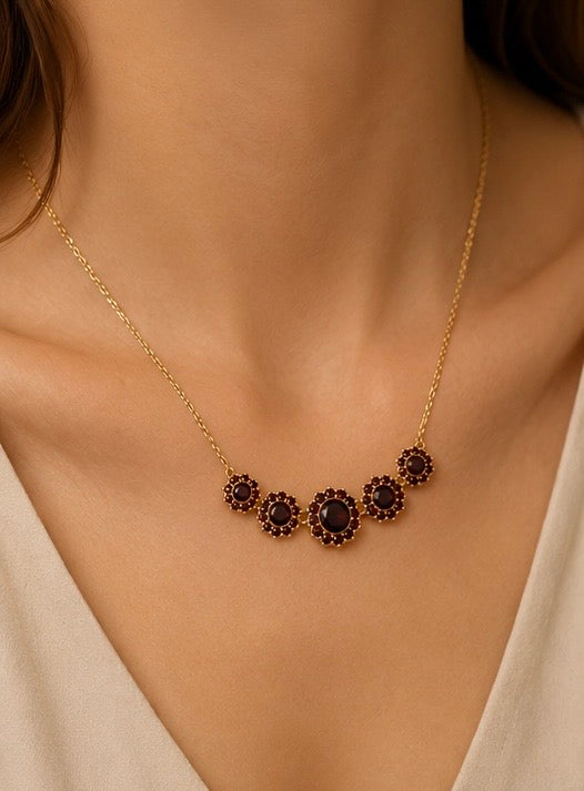 Noir Rosette Garnet Cascade