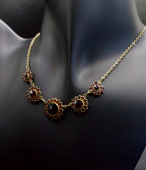 Noir Rosette Garnet Necklace