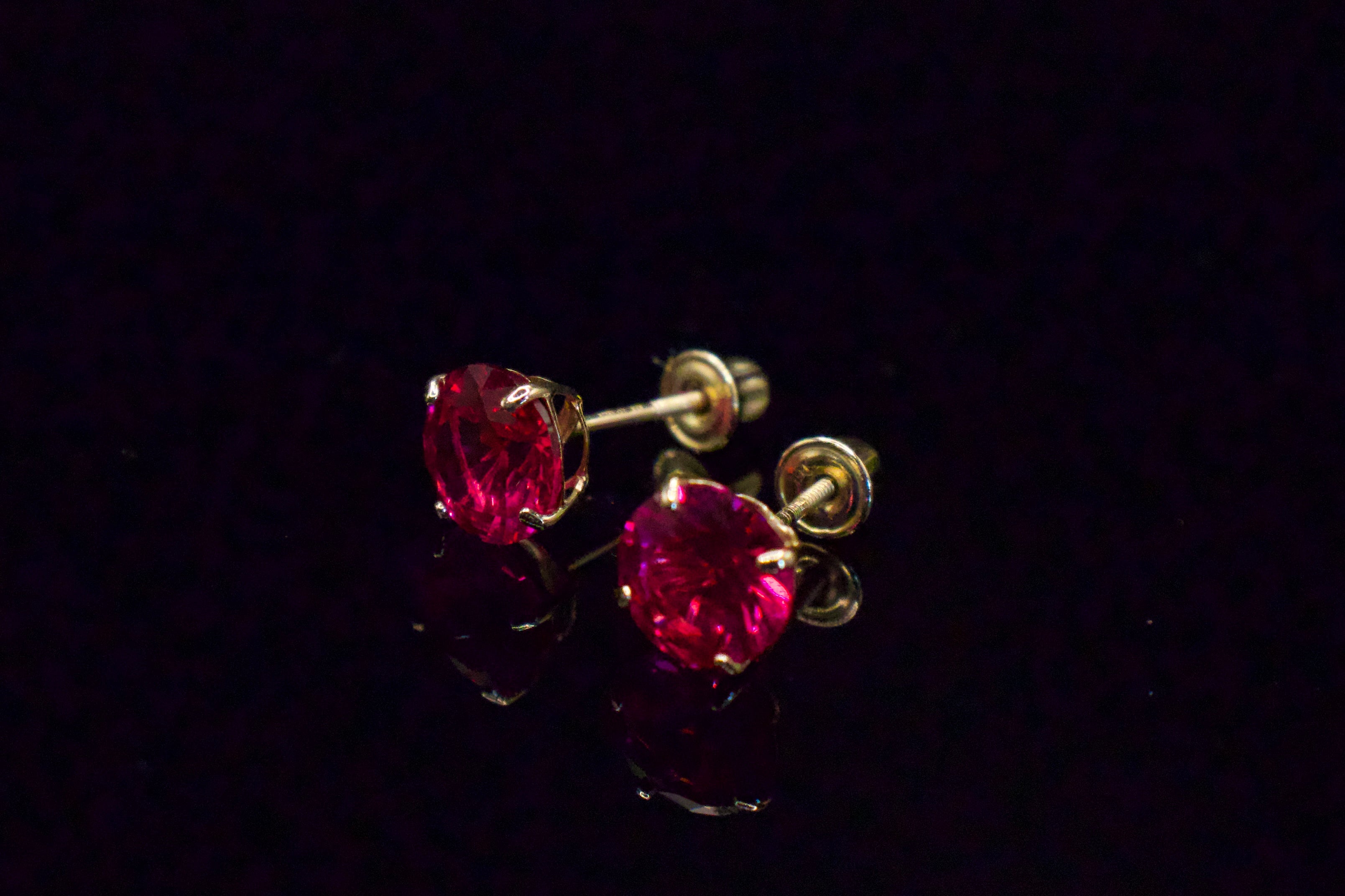 Rouge Impériale Stud Earrings
