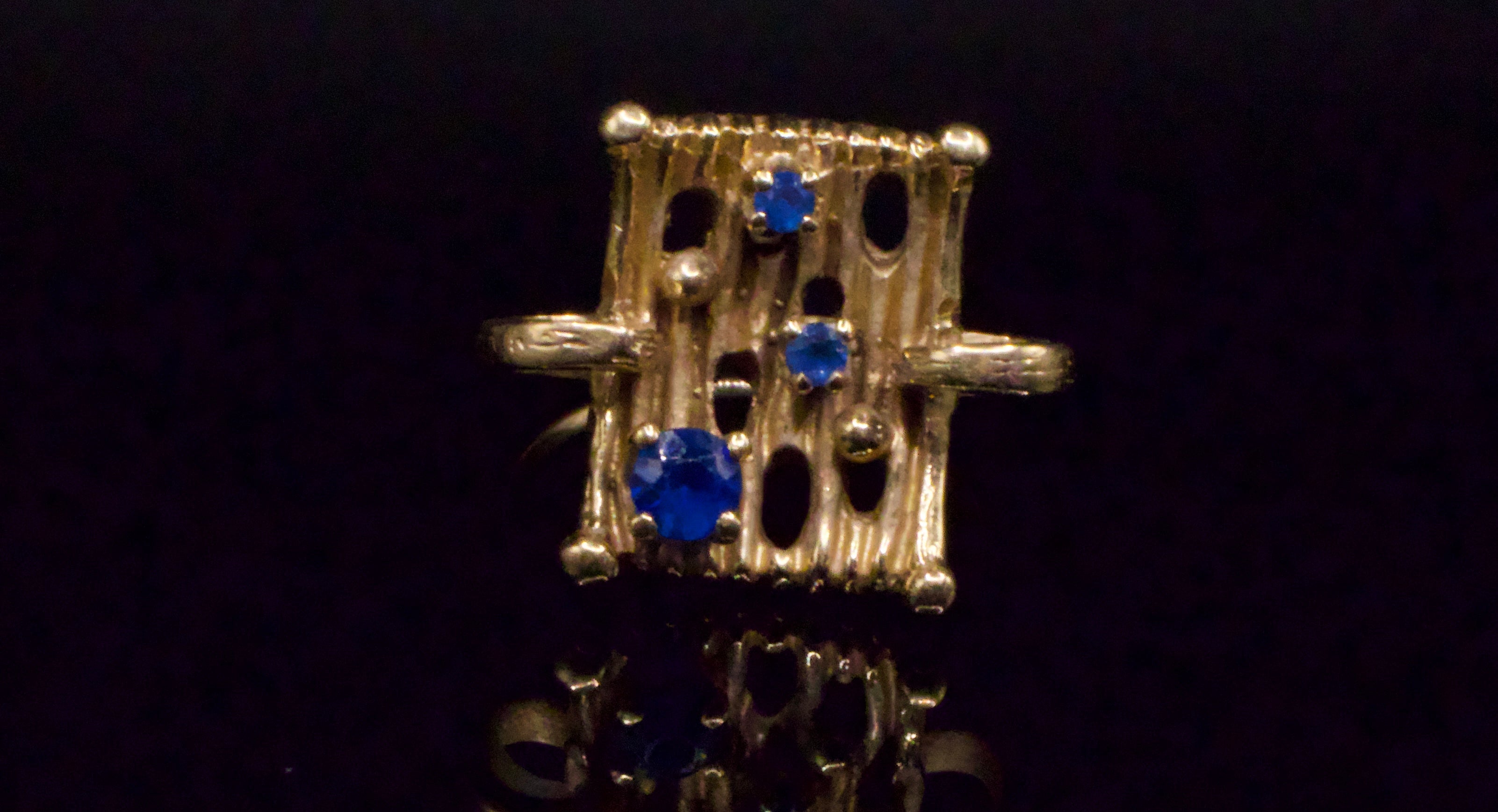 The Vertex Ring